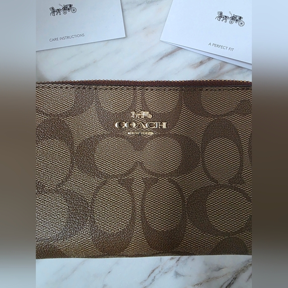 NWT Coach Brown Wristlet - Picture 3 of 9